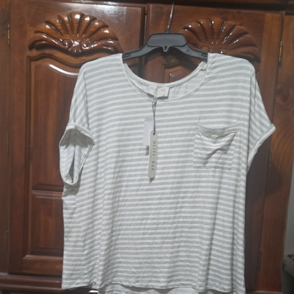 Olive & Oak Gray and White Relaxed Short Sleeve Tee